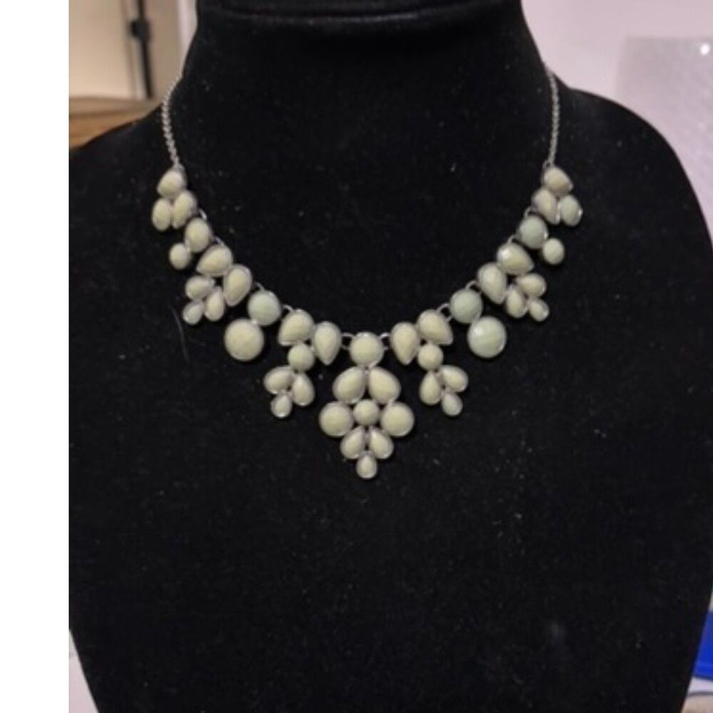 vtg plastic clusher statement necklace